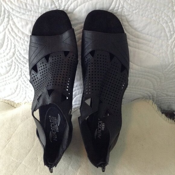 NWOT AEROSOLES Heelrest 11Black Perforated leather Sandals, cute, professional - Picture 4 of 7